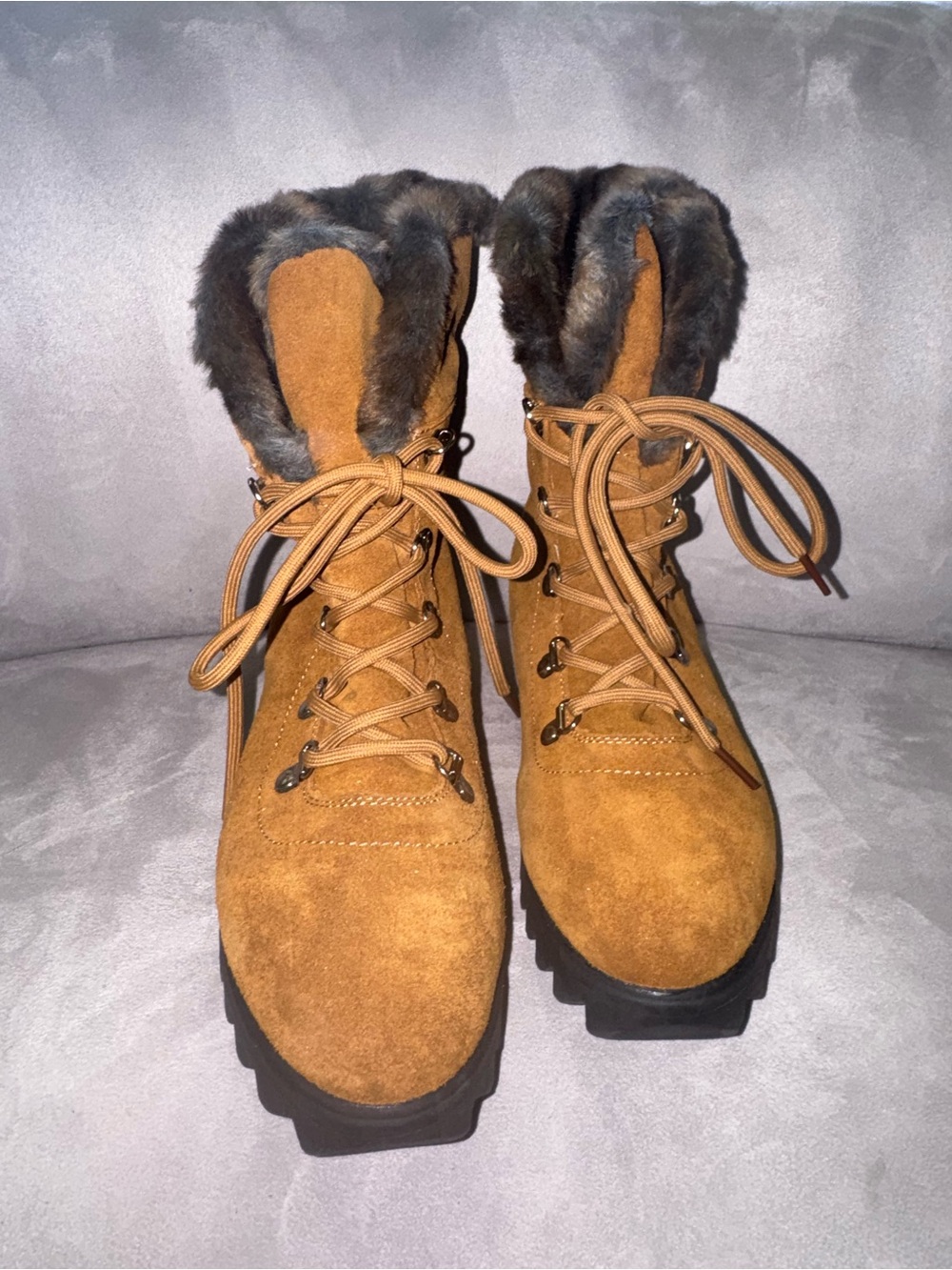 Cougar Women's Tan Suede Winter Boots Size 8 Worn Once